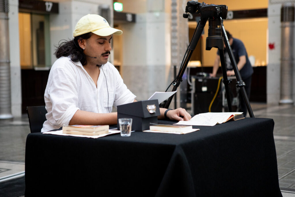 Rathaus-Galerie Reinickendorf_ Kervin S. P. Huarcaya_The White Background_Foto Laura Ettel