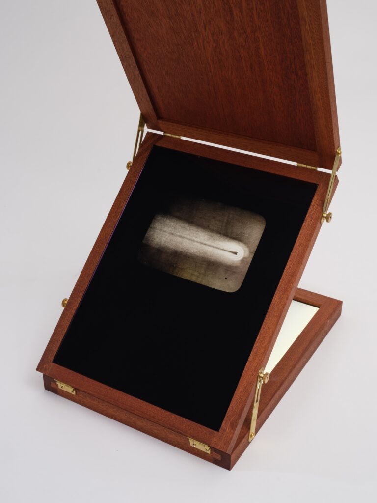 Sim Chi Yin, The Suitcase Is A Little Bit Rotten (Antecedent), 2022, Foto_ South Ho